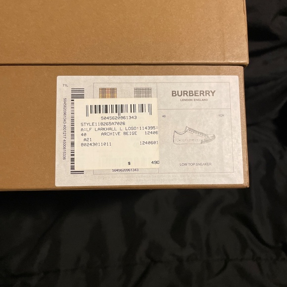 Size 40 women’s Burberry sneakers - Picture 4 of 4